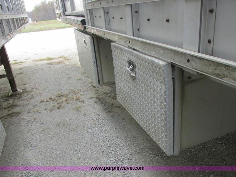 image for item I8895 2001 Wilson PSAL-303P aluminum livestock trailer