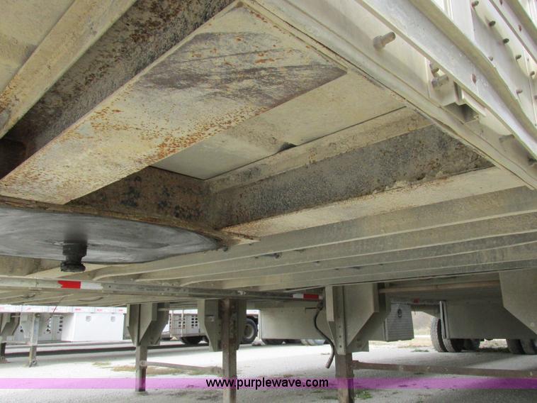 image for item I8895 2001 Wilson PSAL-303P aluminum livestock trailer