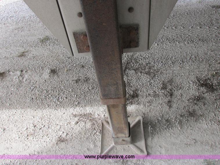 image for item I8895 2001 Wilson PSAL-303P aluminum livestock trailer