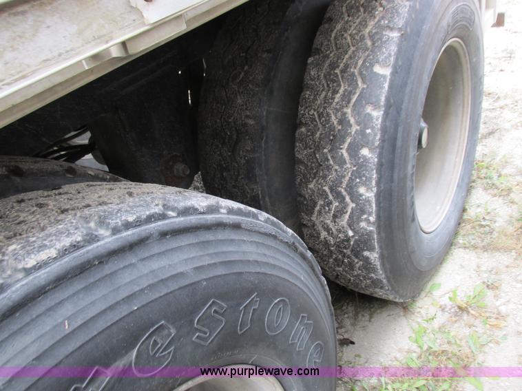 image for item I8895 2001 Wilson PSAL-303P aluminum livestock trailer