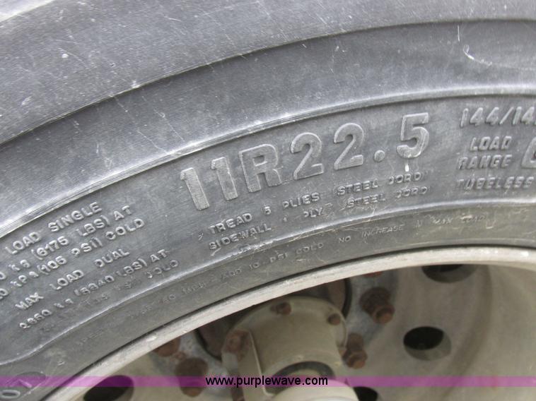 image for item I8895 2001 Wilson PSAL-303P aluminum livestock trailer