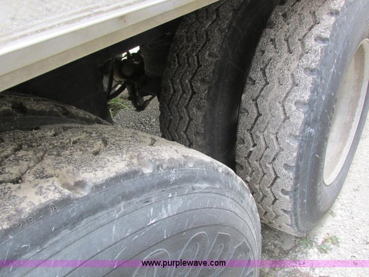 image for item I8895 2001 Wilson PSAL-303P aluminum livestock trailer