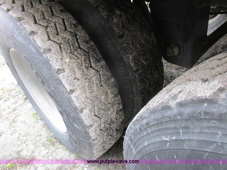 image for item I8895 2001 Wilson PSAL-303P aluminum livestock trailer