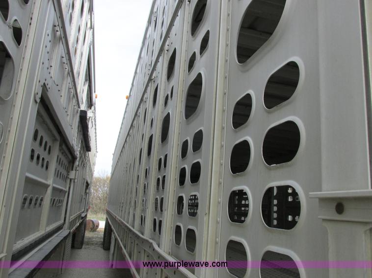 image for item I8895 2001 Wilson PSAL-303P aluminum livestock trailer