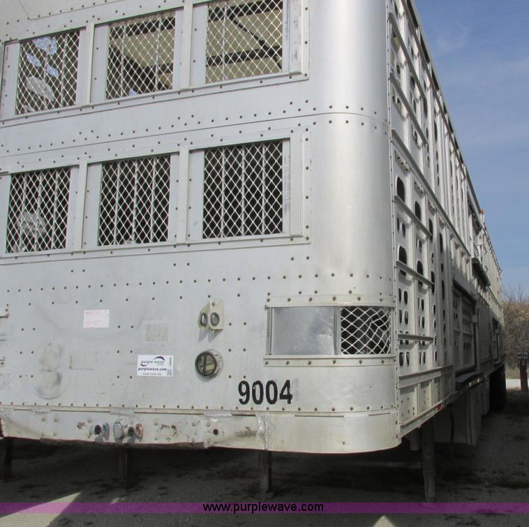 image for item I8896 2001 Wilson PSAL-303P aluminum livestock trailer