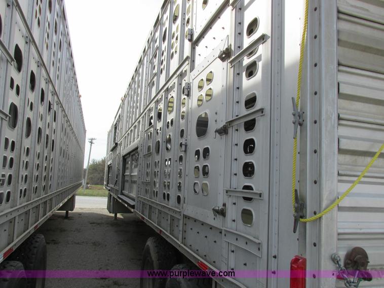 image for item I8896 2001 Wilson PSAL-303P aluminum livestock trailer