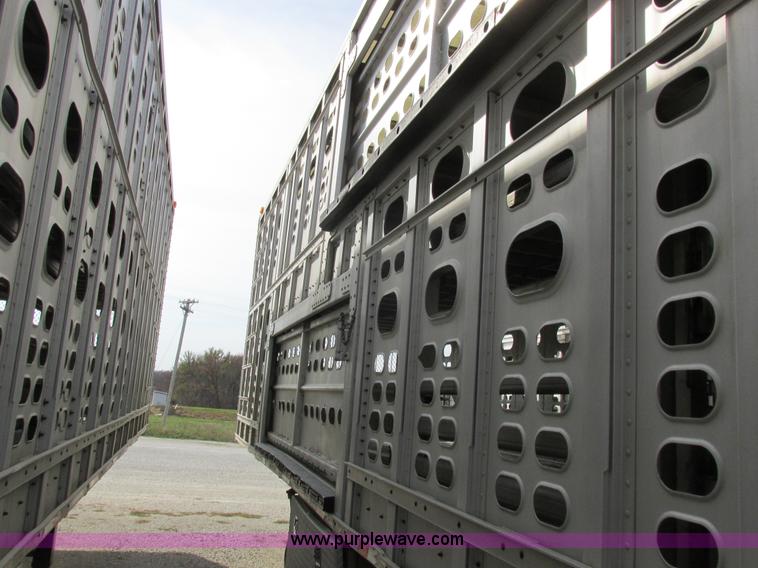 image for item I8896 2001 Wilson PSAL-303P aluminum livestock trailer