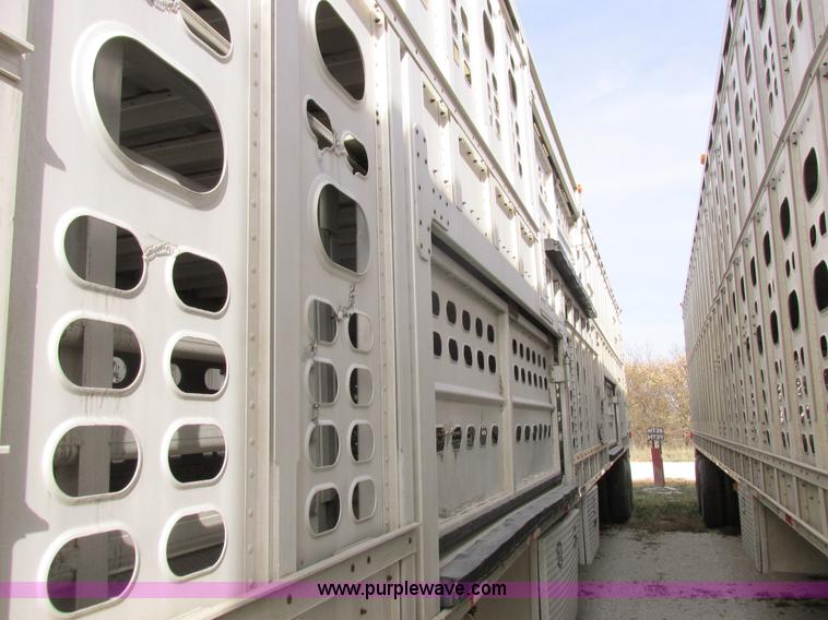 image for item I8896 2001 Wilson PSAL-303P aluminum livestock trailer
