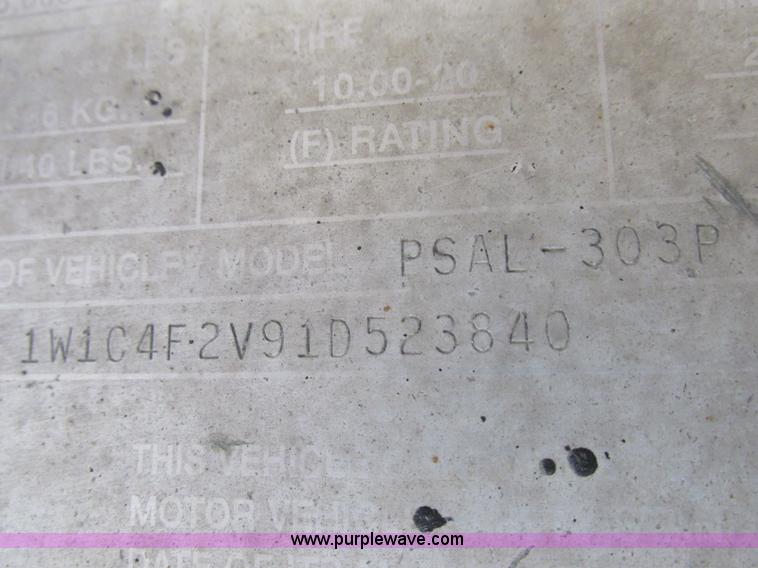 image for item I8896 2001 Wilson PSAL-303P aluminum livestock trailer