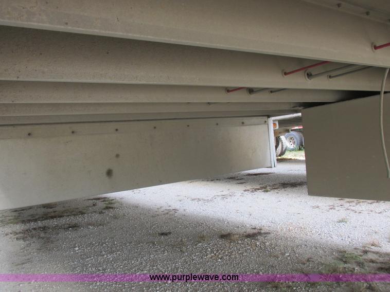 image for item I8896 2001 Wilson PSAL-303P aluminum livestock trailer