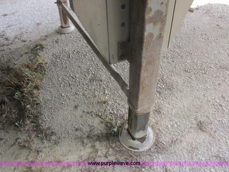 image for item I8896 2001 Wilson PSAL-303P aluminum livestock trailer