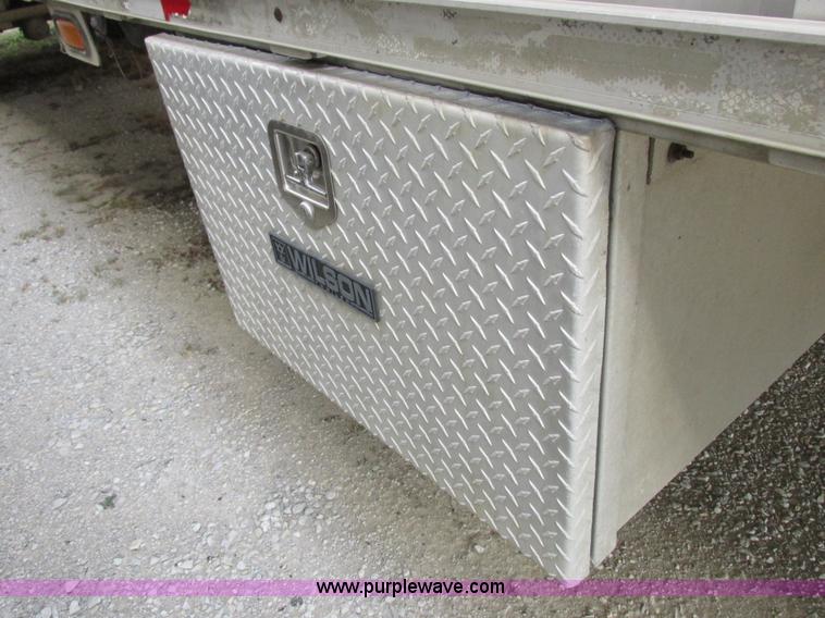 image for item I8896 2001 Wilson PSAL-303P aluminum livestock trailer