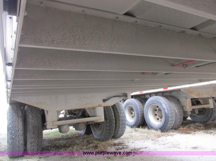 image for item I8896 2001 Wilson PSAL-303P aluminum livestock trailer