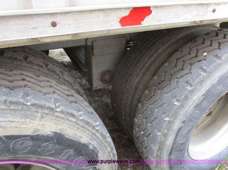 image for item I8896 2001 Wilson PSAL-303P aluminum livestock trailer