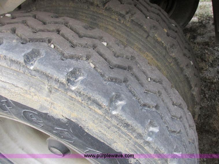 image for item I8896 2001 Wilson PSAL-303P aluminum livestock trailer