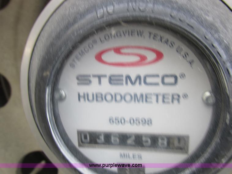 image for item I8896 2001 Wilson PSAL-303P aluminum livestock trailer