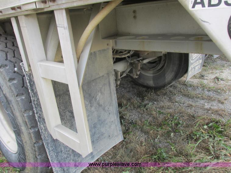 image for item I8896 2001 Wilson PSAL-303P aluminum livestock trailer