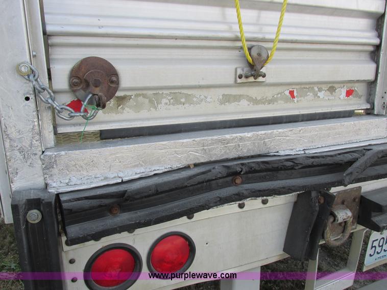 image for item I8896 2001 Wilson PSAL-303P aluminum livestock trailer