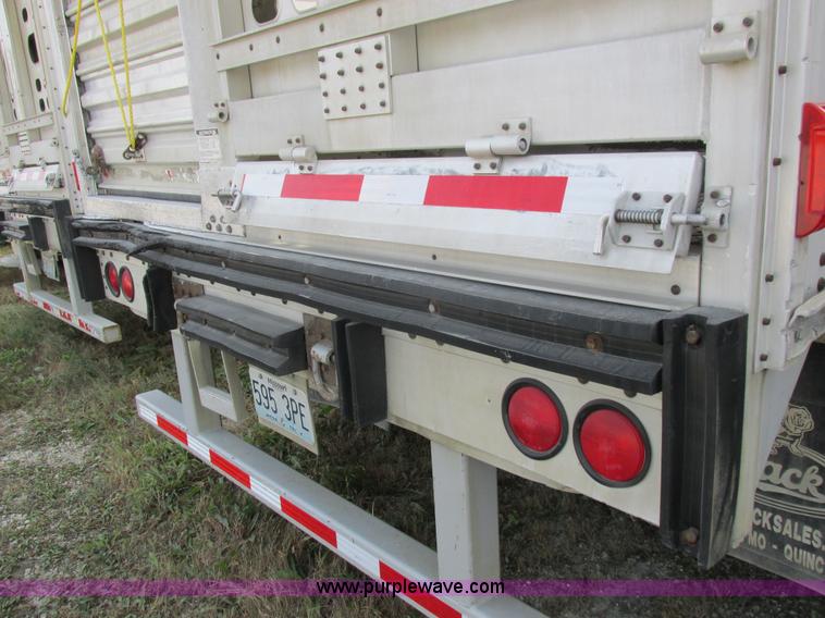 image for item I8896 2001 Wilson PSAL-303P aluminum livestock trailer