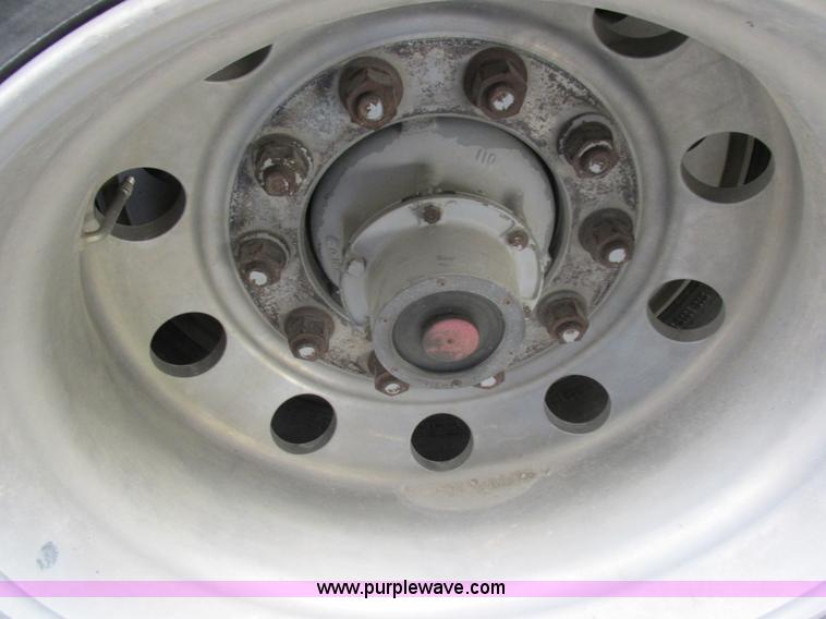 image for item I8896 2001 Wilson PSAL-303P aluminum livestock trailer