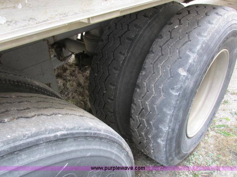 image for item I8896 2001 Wilson PSAL-303P aluminum livestock trailer