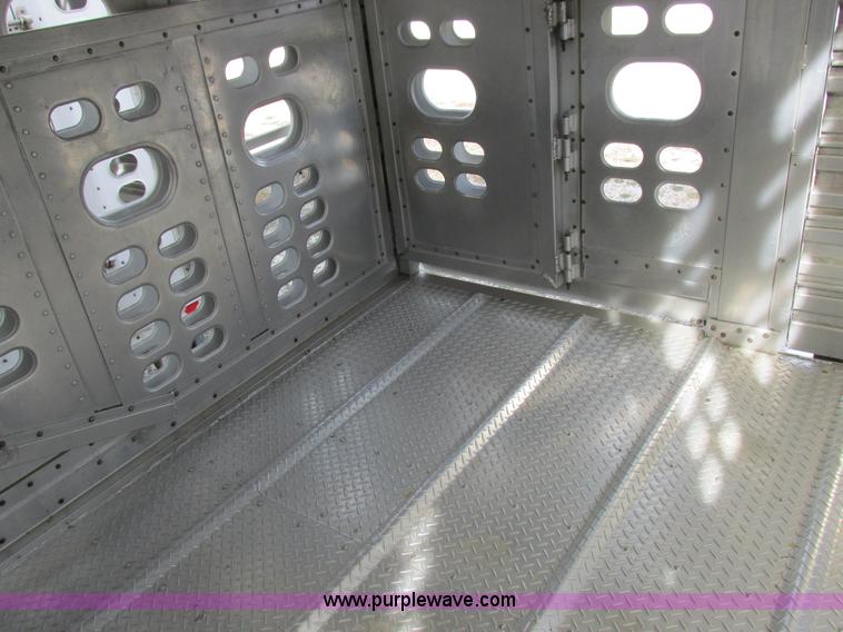 image for item I8896 2001 Wilson PSAL-303P aluminum livestock trailer