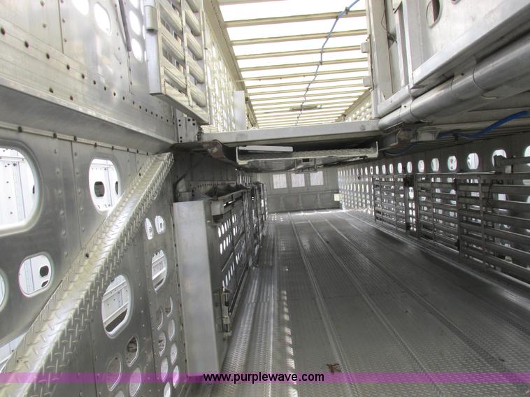image for item I8896 2001 Wilson PSAL-303P aluminum livestock trailer