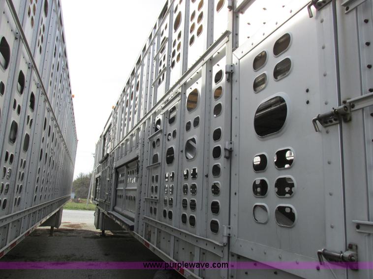 image for item I8897 2001 Wilson PSAL-303P aluminum livestock trailer