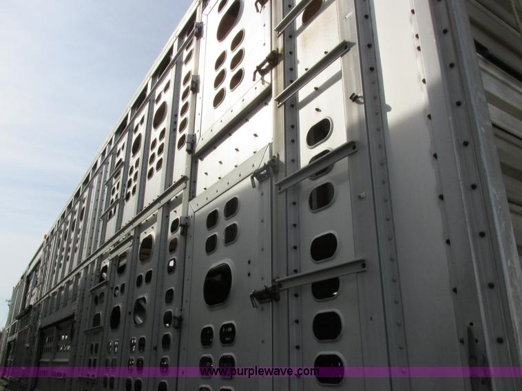 image for item I8897 2001 Wilson PSAL-303P aluminum livestock trailer