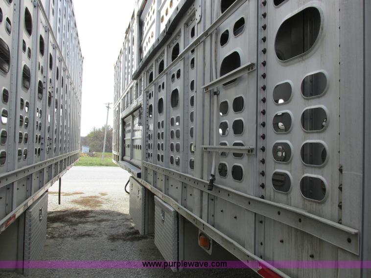 image for item I8897 2001 Wilson PSAL-303P aluminum livestock trailer