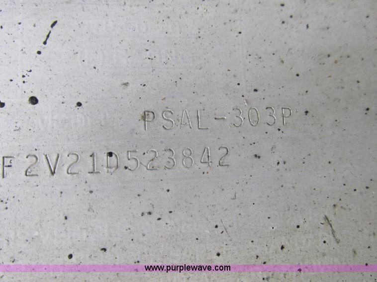 image for item I8897 2001 Wilson PSAL-303P aluminum livestock trailer