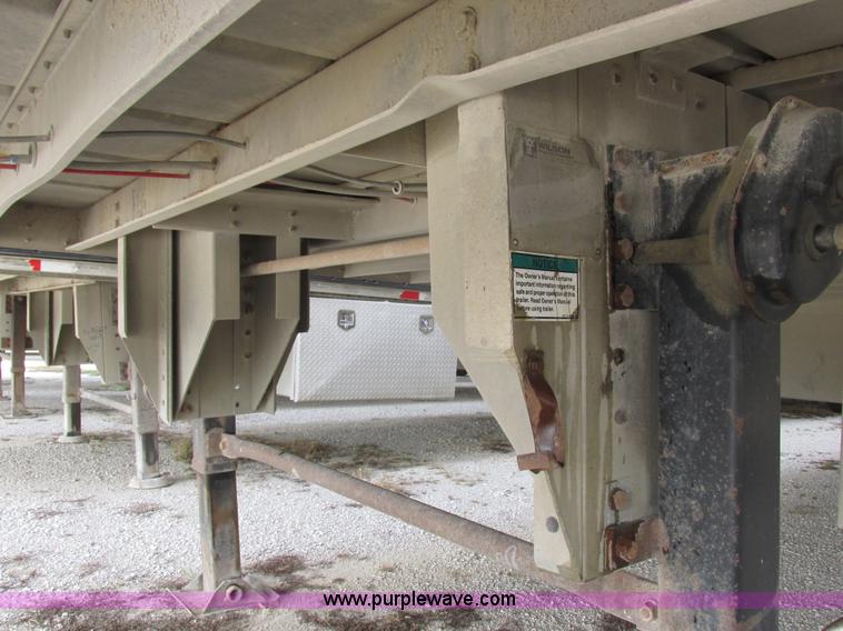 image for item I8897 2001 Wilson PSAL-303P aluminum livestock trailer