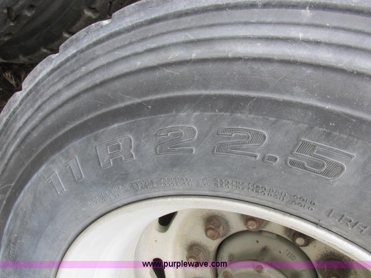 image for item I8897 2001 Wilson PSAL-303P aluminum livestock trailer