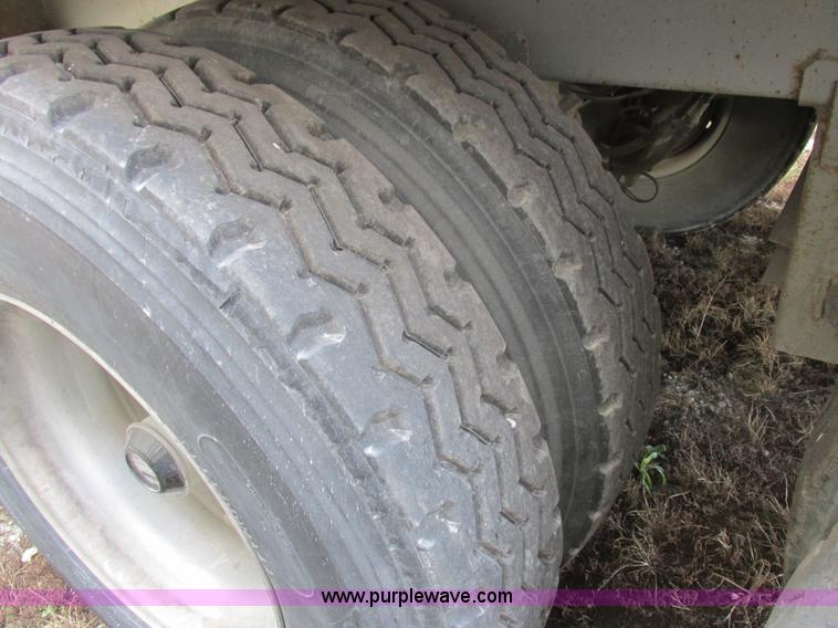 image for item I8897 2001 Wilson PSAL-303P aluminum livestock trailer