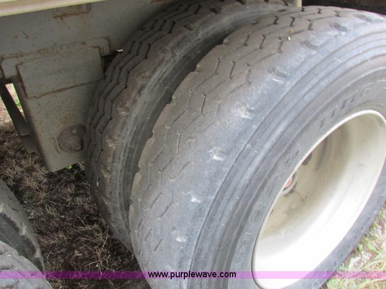 image for item I8897 2001 Wilson PSAL-303P aluminum livestock trailer