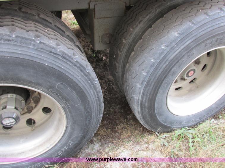 image for item I8897 2001 Wilson PSAL-303P aluminum livestock trailer