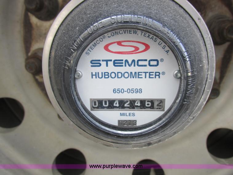 image for item I8897 2001 Wilson PSAL-303P aluminum livestock trailer