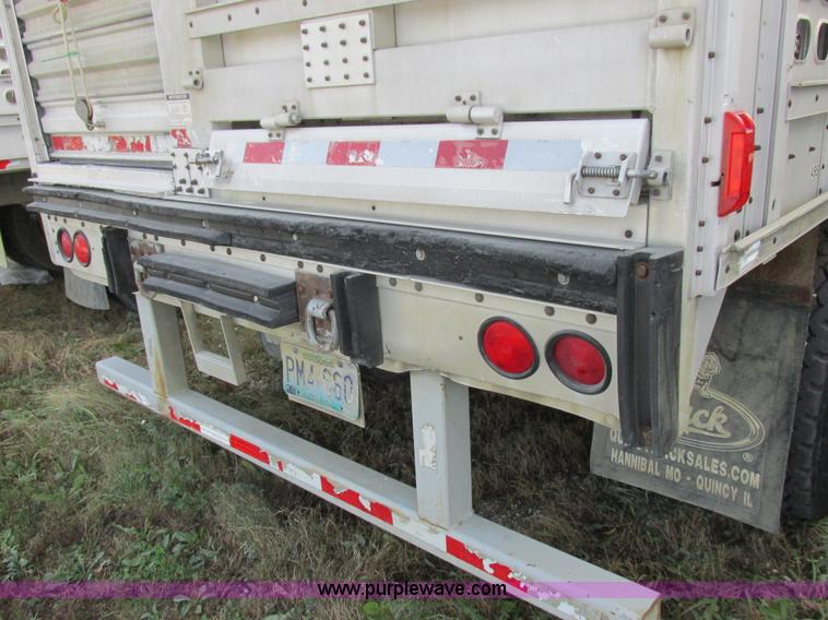 image for item I8897 2001 Wilson PSAL-303P aluminum livestock trailer