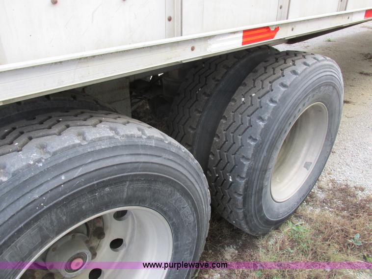 image for item I8897 2001 Wilson PSAL-303P aluminum livestock trailer