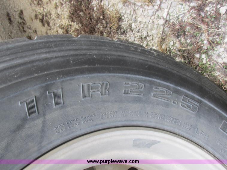 image for item I8897 2001 Wilson PSAL-303P aluminum livestock trailer