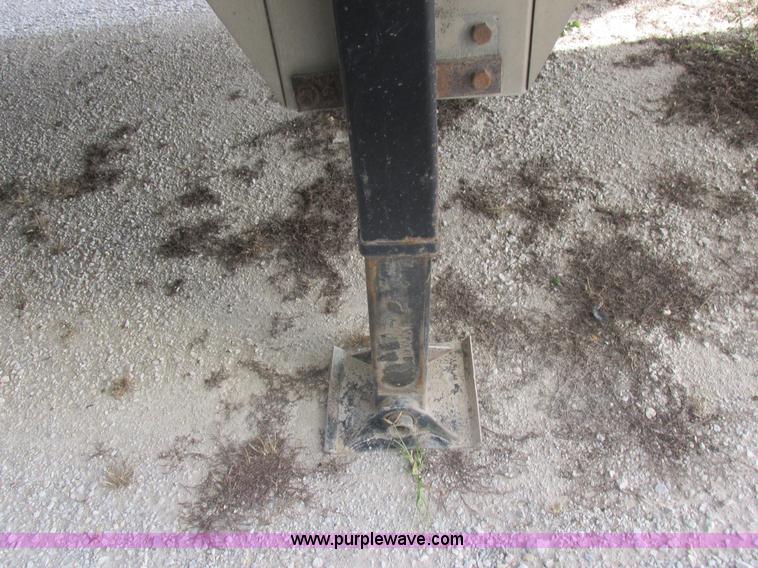 image for item I8897 2001 Wilson PSAL-303P aluminum livestock trailer