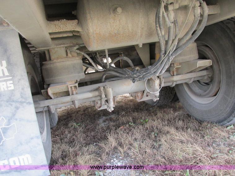 image for item I8897 2001 Wilson PSAL-303P aluminum livestock trailer