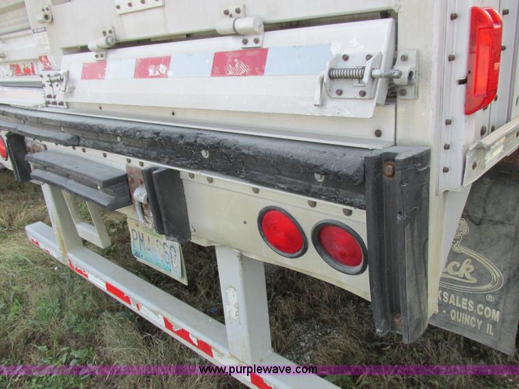 image for item I8897 2001 Wilson PSAL-303P aluminum livestock trailer