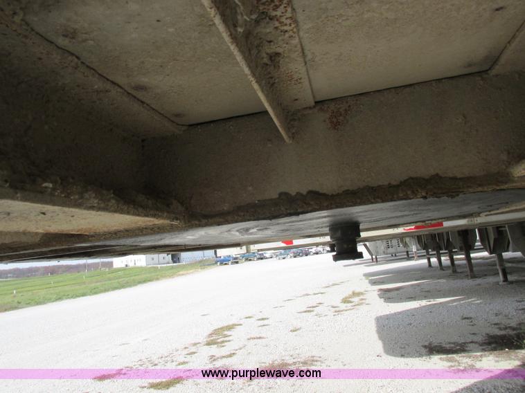 image for item I8898 2001 Wilson PSAL-303P aluminum livestock trailer