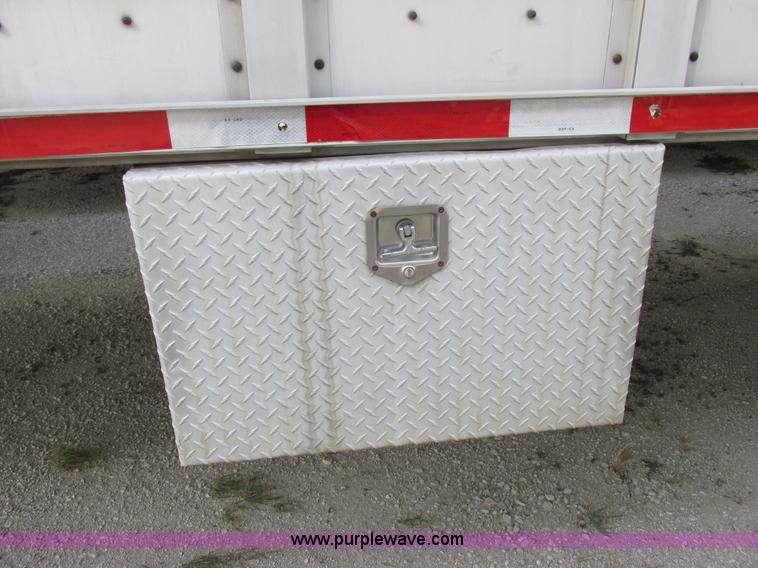 image for item I8898 2001 Wilson PSAL-303P aluminum livestock trailer