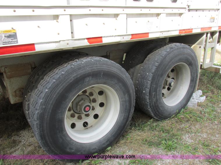 image for item I8898 2001 Wilson PSAL-303P aluminum livestock trailer