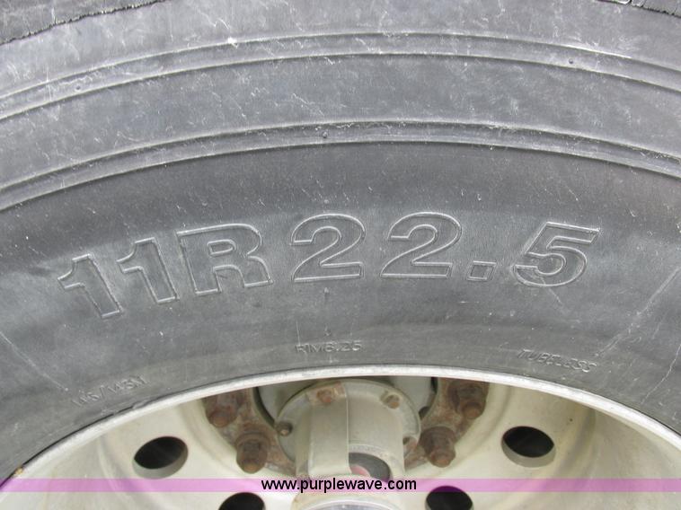 image for item I8898 2001 Wilson PSAL-303P aluminum livestock trailer