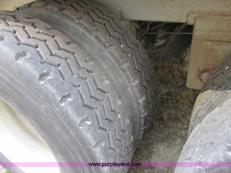 image for item I8898 2001 Wilson PSAL-303P aluminum livestock trailer