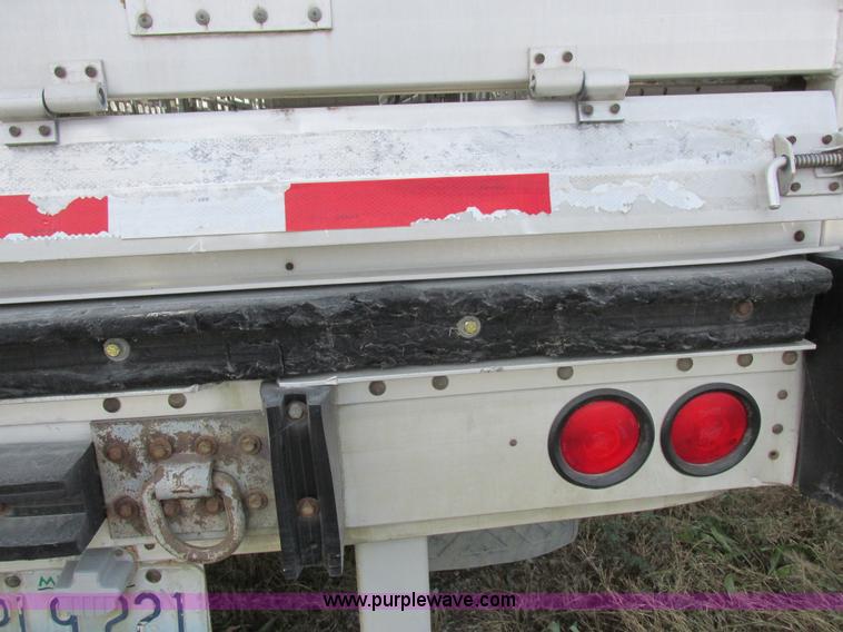 image for item I8898 2001 Wilson PSAL-303P aluminum livestock trailer