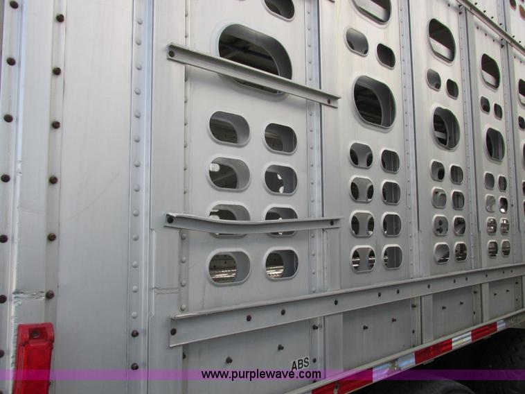 image for item I8898 2001 Wilson PSAL-303P aluminum livestock trailer